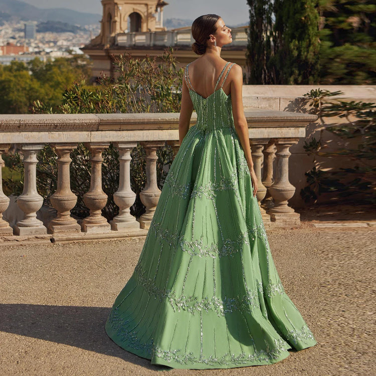 Vestido de Festa Luxo com Caimento Clássico e Bordado em Pedrarias