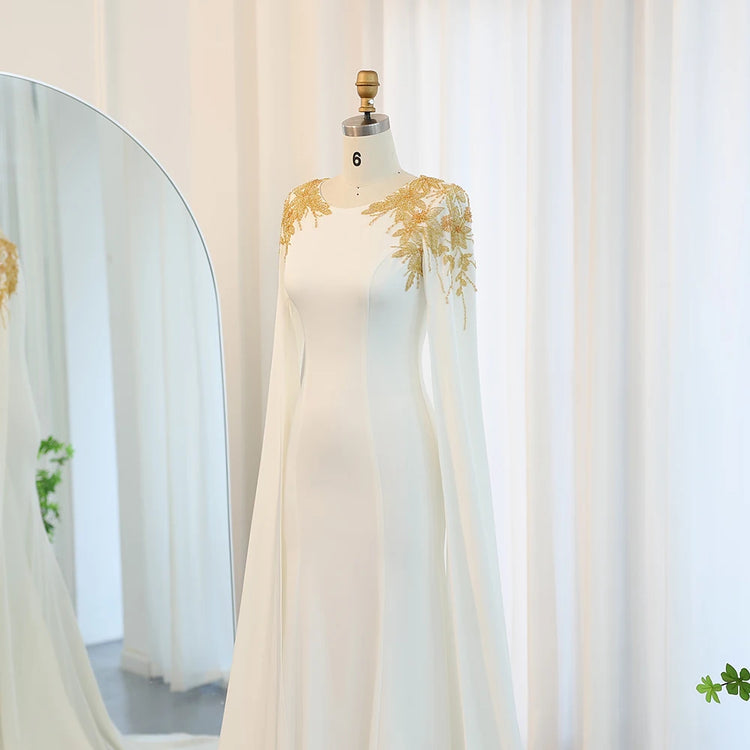 Vestido Luxo Clássico com Detalhes em Pedraria Dourados