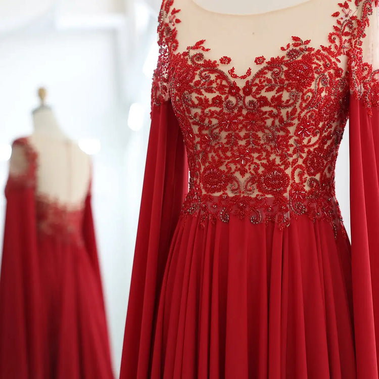 Vestido de Festa Longo em Chiffon Vermelho com Pedrarias e Mangas em Cape