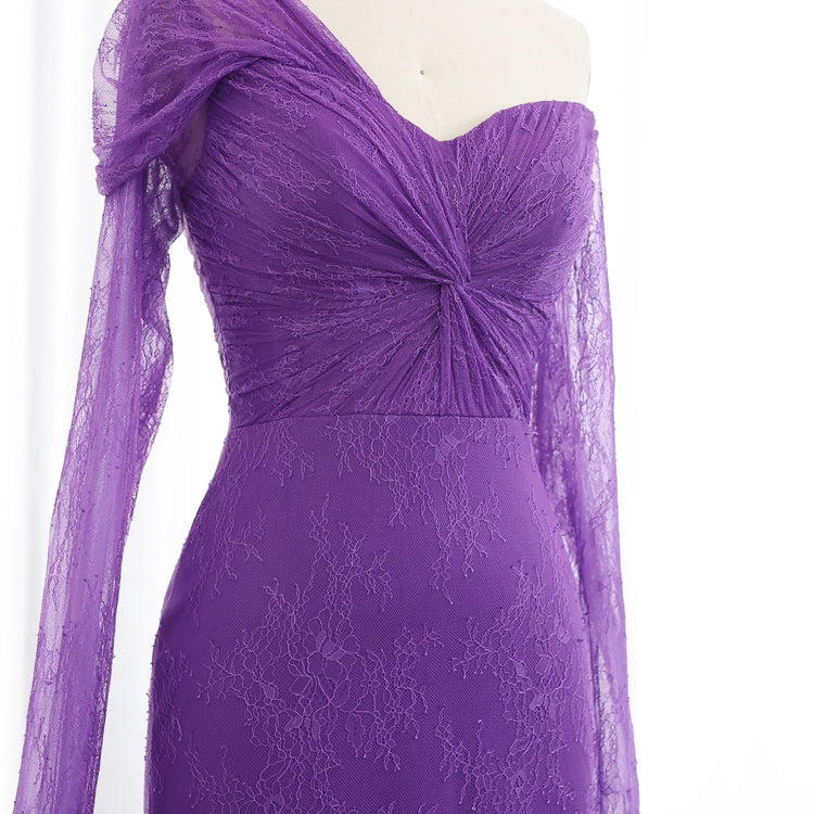 Vestido Sereia Ombro a Ombro com Renda e Capa Roxo