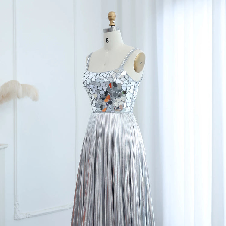 Vestido Longo com Brilho e Detalhes de Diamantes