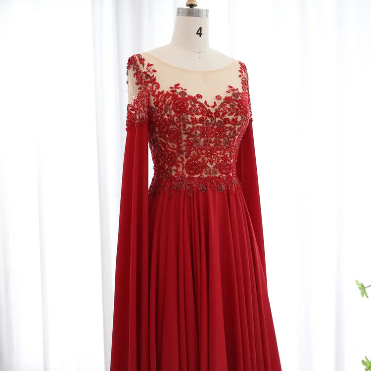 Vestido de Festa Longo em Chiffon Vermelho com Pedrarias e Mangas em Cape