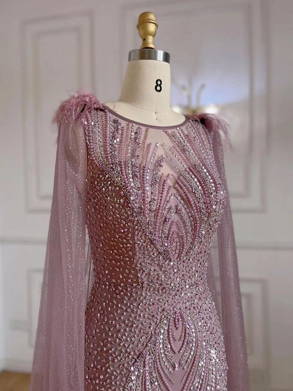 Vestido de Festa Luxo com Detalhes em Cristais e Manta Elegante - Mode –  Moncalieri
