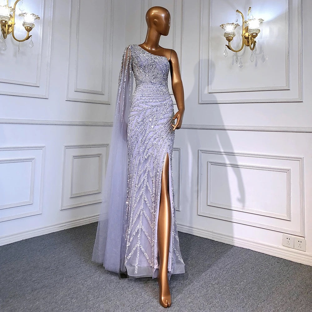 Vestido de Festa Luxo com Detalhes em Cristais e Manta Elegante - Mode –  Moncalieri